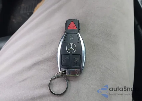 2016 Mercedes-Benz C 300 4Matic/Luxury 4Matic/Sport 4Matic z USA, uszkodzony, nr VIN 55SWF4KB7GU131449